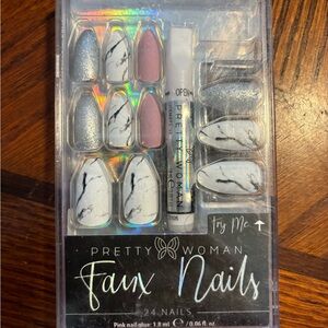 Pretty Woman Faux Nails - Marble and Pink